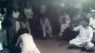 Sexy paki mujra with cock