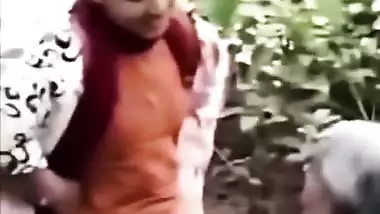 Uncle sucking aunty boobs while walking in park