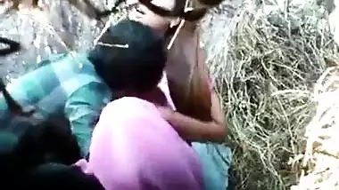 Indian Lovers Outdoor Sucking Dick At Park Corner - Wowmoyback