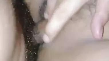 A young guy fills his cum in his GF’s deep cunt