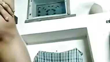 Village Ki Bhabhi - Naked Dressing Video