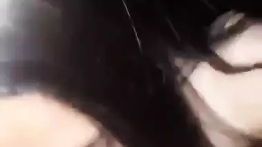 Delhi babe gives a sexy blowjob in Indian sex video