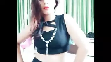 Hot mumbai college girl kavitha saggy navel show