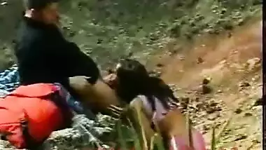 Desi MMS of a sexy babe enjoying outdoor sex with her white boyfriend