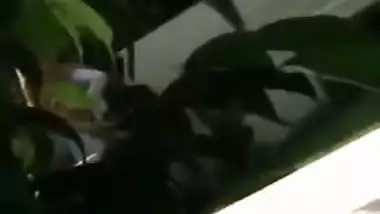 Outdoor Desi mms clip of teen in sari caught having sex with lover