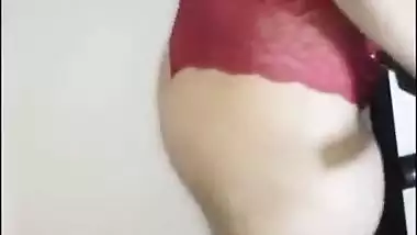 Leah Jaye In British Indian Slut Strips Whilst Working Out On Treadmill