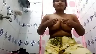 Desi bathroom striptease video