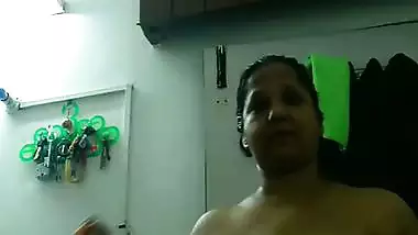 Stepmom naked after bath showing big boobs viral MMS