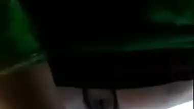 Teen Desi chick gets it on alone with toothbrush in solo XXX show