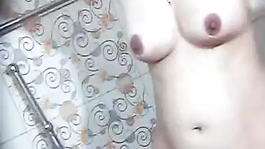 Hairy pussy MILF naked bath recorded by relative