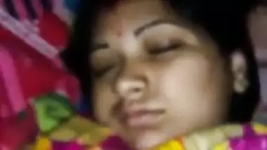 Desi female sleeps but man films XXX hairy peach for amateur sex video