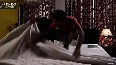 Hot Desi pornstar makes a guy happy having XXX session in movie