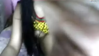 Online sex is Indian mom's job so she performs dirty show on webcam