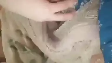 Horny maal biting lips and boobs show viral MMS