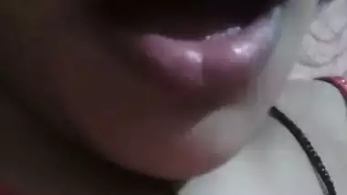 Close up selfie video of desi bhabhi showing nude body