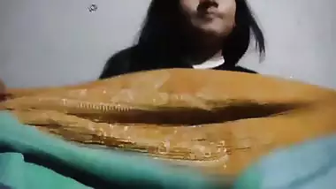 Bengali girl rubbing pussy in horny mood viral MMS