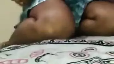 Desi MILF tries to find a sex partner performing a XXX masturbation show