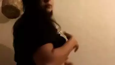 Fitness model naked Vrinda exposing for gym trainer