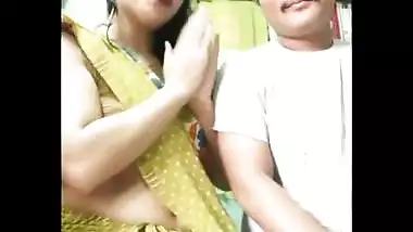 Bubbly housewife pooja bhabhi bubbly navel belly show