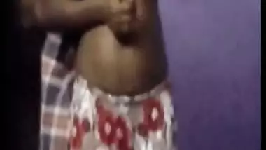 Hot Desi Lactating Babe allwoing Her Boobs to Suck and Squeeze For Money