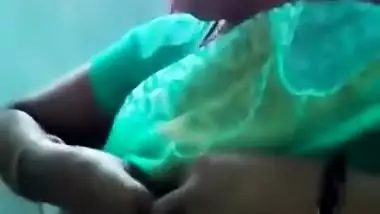 Indian MILF in green bra and sari shows off her XXX body but man touches