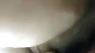 Short-haired Desi Bhabhi licks saggy boobs and fingers XXX twat in bath