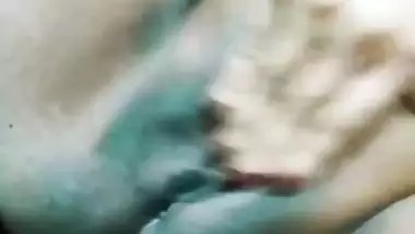 Big ass MILF fingering pussy after showing nude body