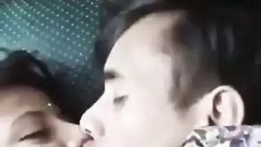 Newly married couple kissing and wife blowjob viral MMS