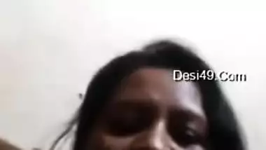 Desi mom simply sits in front of camera and talks with serious face