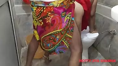 Desi Pari In Bhabhi Seduces Washing Clothes For Sex With Clear Hindi Audio