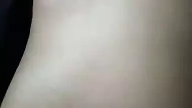 Chubby Bangla lady allows her cousin to press her boobs