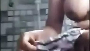 Bhabi masturbation on VC during bath
