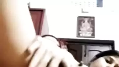 Sexy Bengali beauty rubbing her pussy video