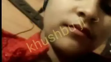 Super Hot Desi Bhabhi Showing Boobs and Pussy On video call New Mms