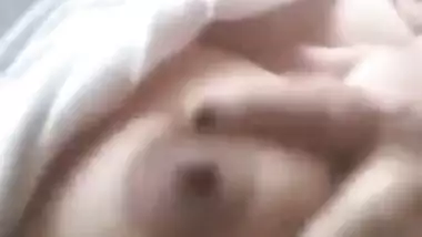 Desi mom allows fans to see naked boobs close-up and pinches nipples