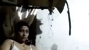 Plump Indian takes her clothes off flashing XXX charms in solo sex slip