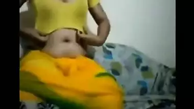 Amateur Desi MILF flashes her XXX boobs during sex cam show at home