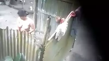 Neighbour village bhabhi bathing caught on camera