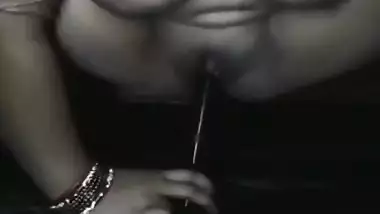 Gaon Ki Bhabhi Ne Lund Samajhke Chut Me Torch Hi Ghusa Diyahot Indian Bhabhi Masterbating With Torch 1.3