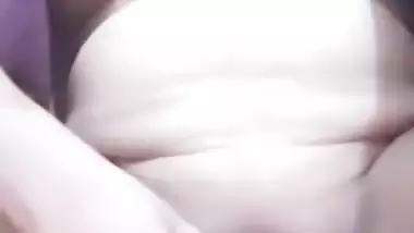 MILF in glasses fingering her horny pussy in nude call