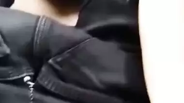 Desi lady in car shows naked body in viral outdoor sex