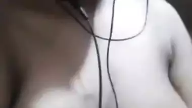 Girl Shows Her Boobs