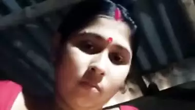 Boudi Bibastra MMS Showing Big boobs and Pussy