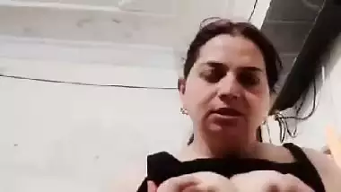 Desi lady role play and naked fingering video