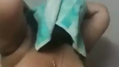 Sex is over and after shower Desi woman shows on cam her XXX jugs