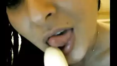 New Delhi big boobs amateur girlfriend teases on cam