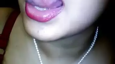 Sexy dark-skinned Indian girl shows up large breasts in the porn video