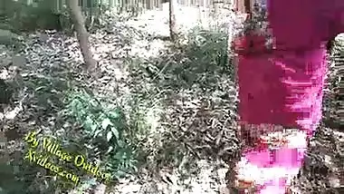 Desi jungli sex video of a young couple’s outdoor sex action