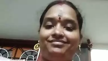 Tamil chubby wife boobs showing for secret lover viral MMS