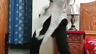 Chamet girl dancing and showing boobs on video call